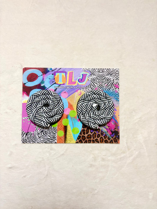 Cinnamon Stud Earrings- Black & White