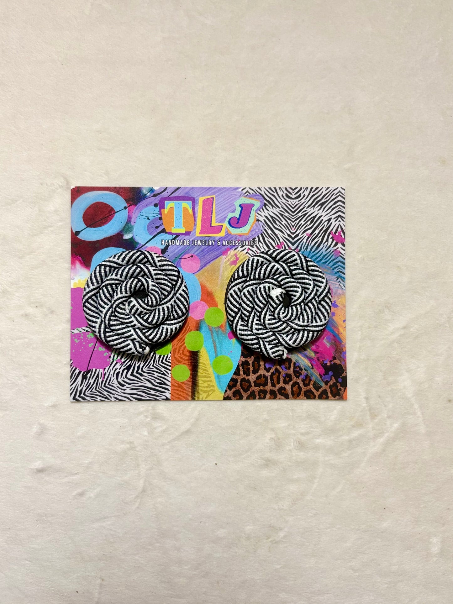 Cinnamon Stud Earrings- Black & White