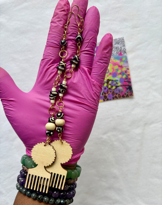 Deja Dangle Earrings